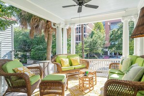 Terrace/patio - Revisit Historic Charleston | The Iris Suite (Charleston)