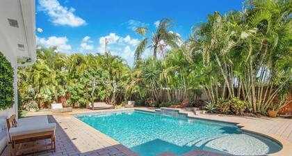 Casa aloha | tropical pool | beach 9 mins | games