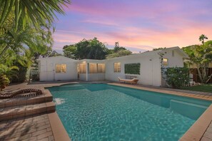 Unclassified image, 4 of 37, button - Casa Aloha | Tropical Pool | Beach 9 mins | Games (Hollywood)