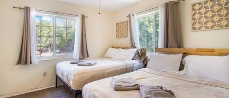 4 bedrooms, iron/ironing board, free WiFi, bed sheets