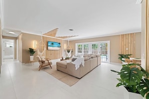 TV, video library - Tropical hideaway | private pool | tiki | beach (Miami)