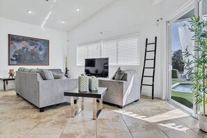 Unclassified image, 2 of 40, button - Casa Asaka | Waterfront | Pool | Paradise (Hollywood)