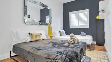 5 chambres, coffre-fort, bureau, fer et planche à repasser