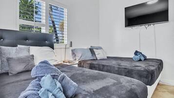 5 bedrooms, in-room safe, desk, iron/ironing board
