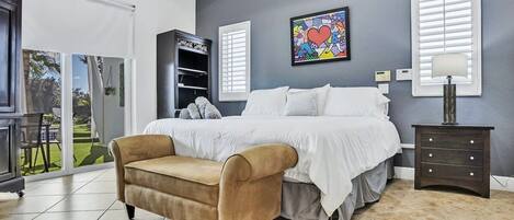 5 chambres, coffres-forts dans les chambres, bureau