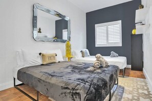 5 bedrooms, iron/ironing board