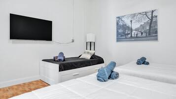 5 slaapkamers, een kluis op de kamer, een bureau
