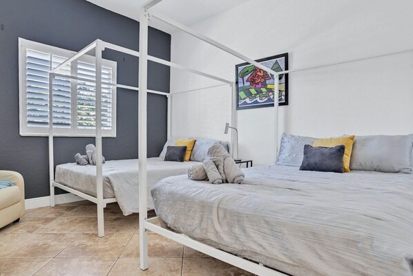 5 bedrooms, iron/ironing board