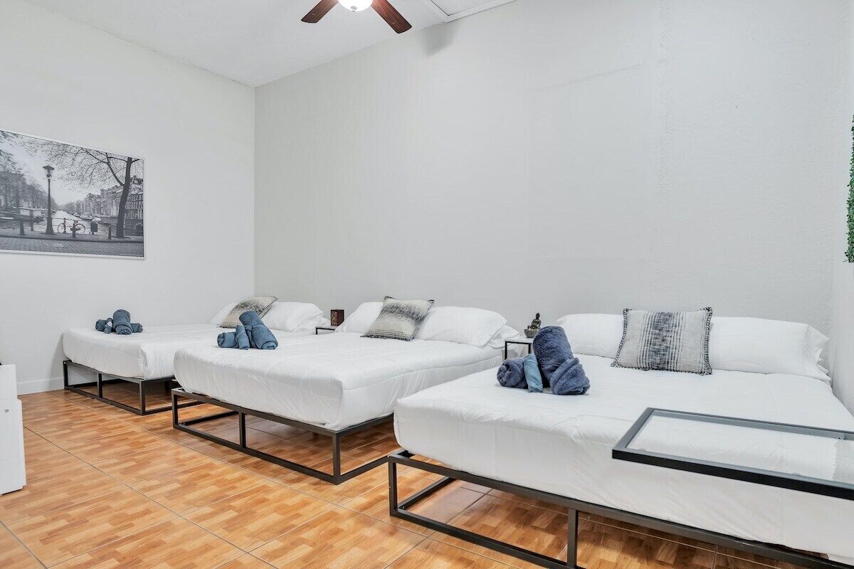 5 bedrooms, in-room safe, desk, iron/ironing board
