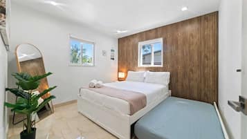 4 Schlafzimmer, Schreibtisch, Bügeleisen/Bügelbrett, Reisekinderbett