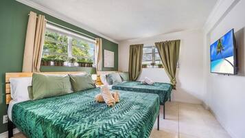 4 bedrooms, desk, iron/ironing board, free WiFi