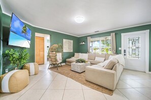 Unclassified image, 3 of 37, button - Casa boho | pool | ping pong | beach 15 min (Hollywood)