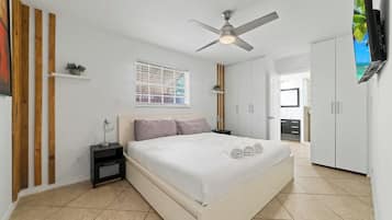 5 bedrooms, desk, iron/ironing board, travel crib