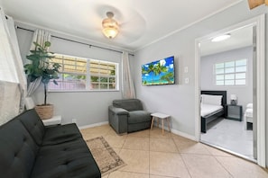 TV, video library - Casa palma - tropical (Hollywood)