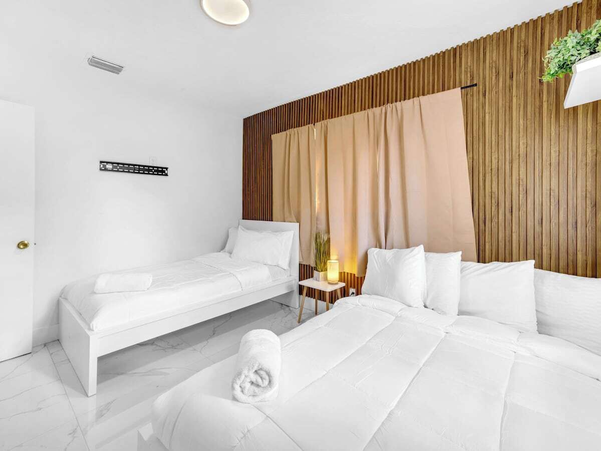 4 bedrooms, iron/ironing board, travel crib, WiFi (free)