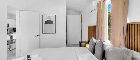 4 habitaciones, tabla de planchar con plancha y cuna de viaje