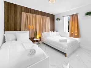 4 bedrooms, iron/ironing board, travel cot, free WiFi - Casa playa | coastal comfort 10 min from beach (Hallandale Beach)