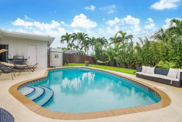 Unclassified image, 1 of 46, button - Peaceful retreat with a pool 15 min away beach (Hollywood)