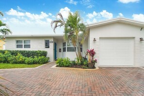 Exterior - Peaceful retreat with a pool 15 min away beach (Hollywood)