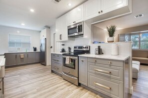 Unclassified image, 3 of 46, button - Peaceful retreat with a pool 15 min away beach (Hollywood)