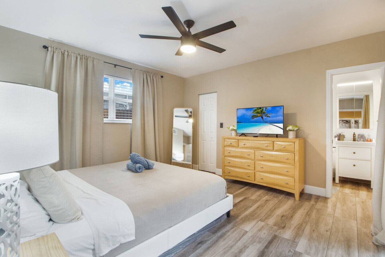 4 quartos, ferros/tábuas de passar roupa