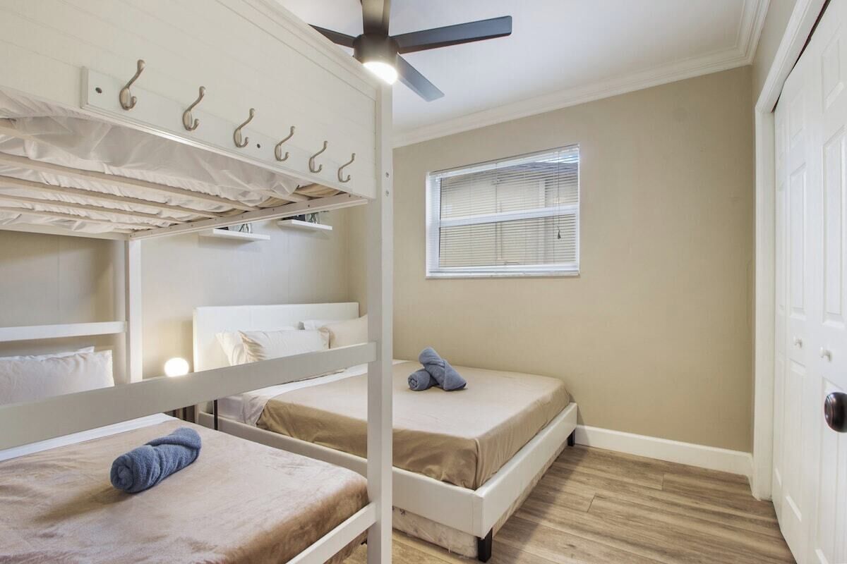 3 bedrooms, desk, iron/ironing board, free WiFi