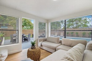 Unclassified image, 2 of 27, button