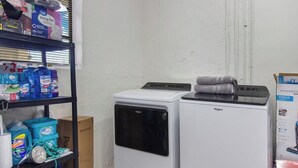 Interior - Casa christina i 5 min to beach i tropical pool (Hallandale Beach)