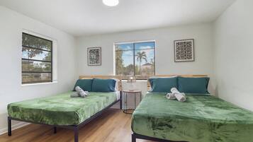 5 bedrooms, desk, iron/ironing board, free WiFi