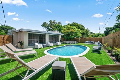 Casa christina i 5 min to beach i tropical pool