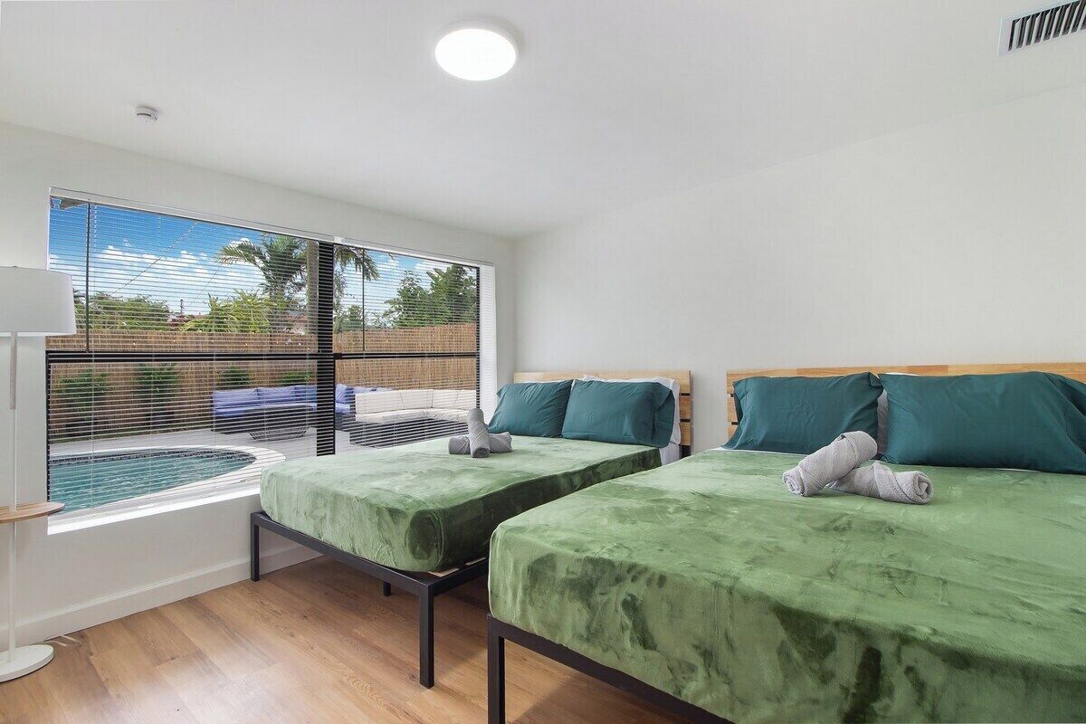 5 habitaciones y tabla de planchar con plancha 