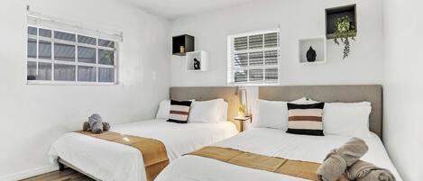 5 Schlafzimmer, Schreibtisch, Bügeleisen/Bügelbrett, kostenloses WLAN