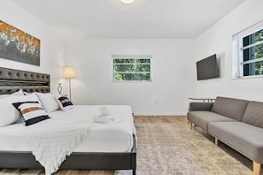 5 bedrooms, desk, iron/ironing board, WiFi (free) - New casa eva | turfed pool | 5br (Hallandale Beach)