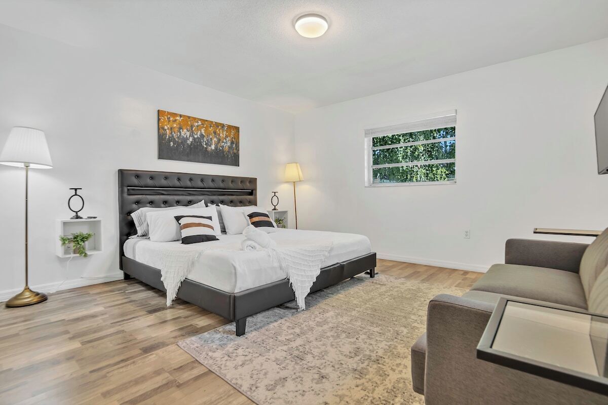 5 bedrooms, desk, iron/ironing board, free WiFi