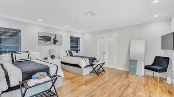 4 bedrooms, desk, iron/ironing board, travel cot