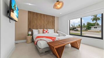 4 bedrooms, desk, iron/ironing board, travel crib