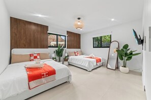 4 Schlafzimmer, Schreibtisch, Bügeleisen/Bügelbrett, Reisekinderbett