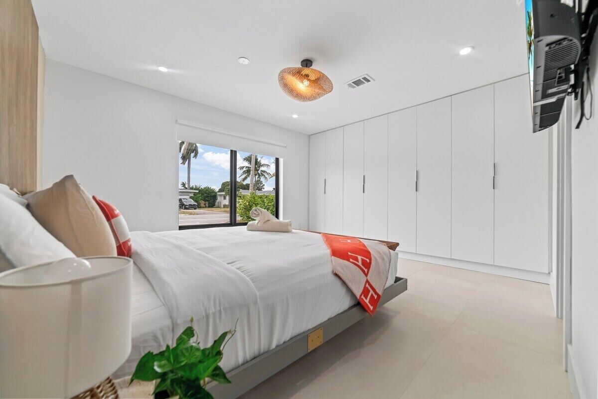 5 habitaciones y tabla de planchar con plancha 