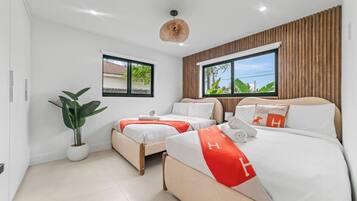 5 bedrooms, iron/ironing board