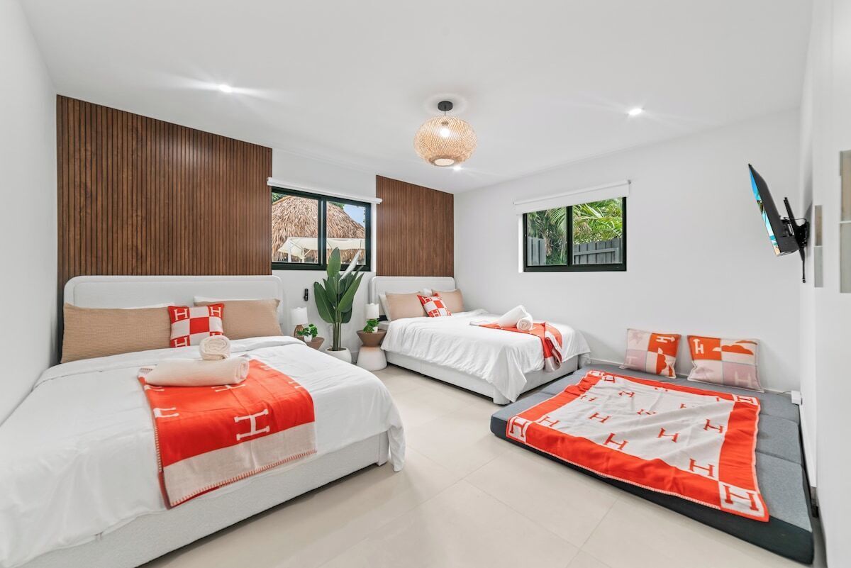 5 bedrooms, iron/ironing board