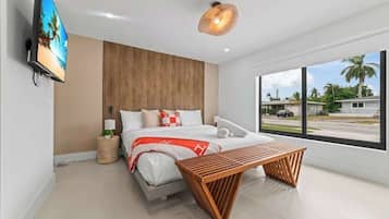 4 bedrooms, desk, iron/ironing board, travel crib