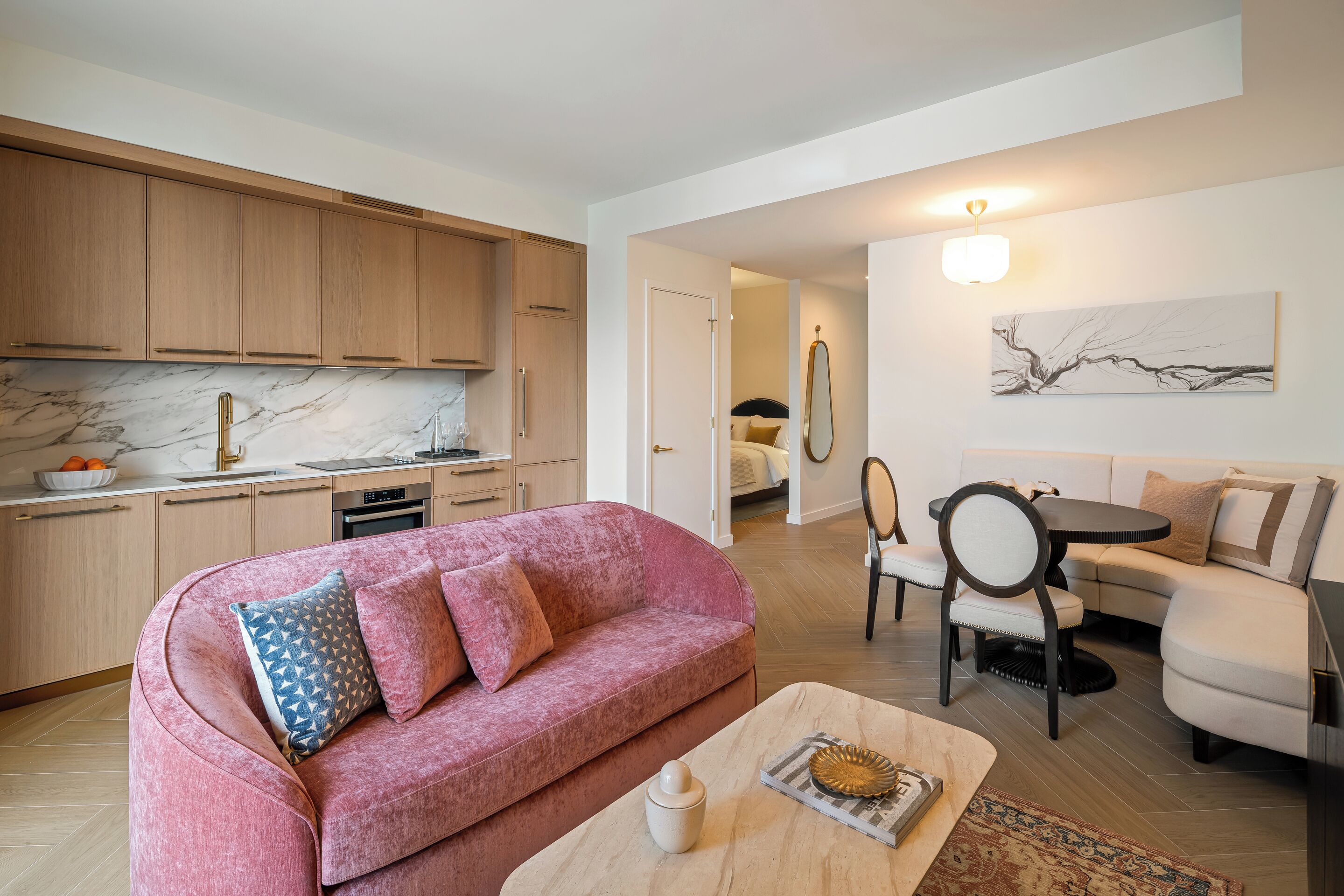 ดีลักซ์สตูดิโอ, เตียงควีนไซส์ 1 เตียง และโซฟาเบด | บริเวณนั่งเล่น | สมาร์ททีวี 55 นิ้ว พร้อมช่องเคเบิล