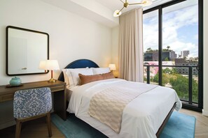 Deluxe Two Bedroom Queen Suite | Egyptian cotton sheets, premium bedding, pillowtop beds, minibar