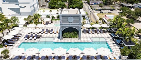 Piscine extérieure, accÚs possible de 6 h à 19 h, cabanas gratuites