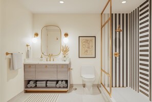 Designer toiletries, hair dryer, bathrobes, towels - The 27 Wynwood (Miami)