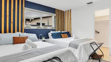 7 habitaciones, tabla de planchar con plancha y cuna de viaje