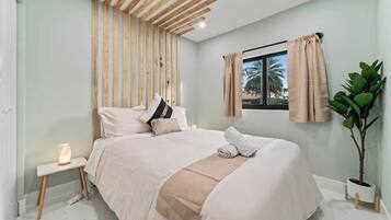 7 habitaciones y tabla de planchar con plancha