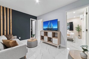 7 camere, ferro/asse da stiro