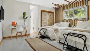 7 bedrooms, iron/ironing board, travel cot, free WiFi - Jardins d'eden | turfed pool | 6min beach (Hollywood)