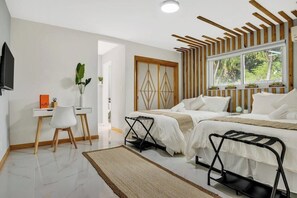 7 bedrooms, iron/ironing board, travel cot, free WiFi - Jardins d'eden | turfed pool | 6min beach (Hollywood)